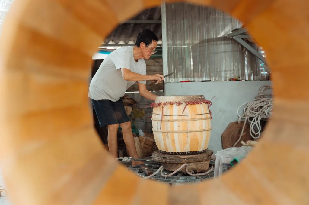 Shaping the Barrel, from What Your Hands Already Know About Craft