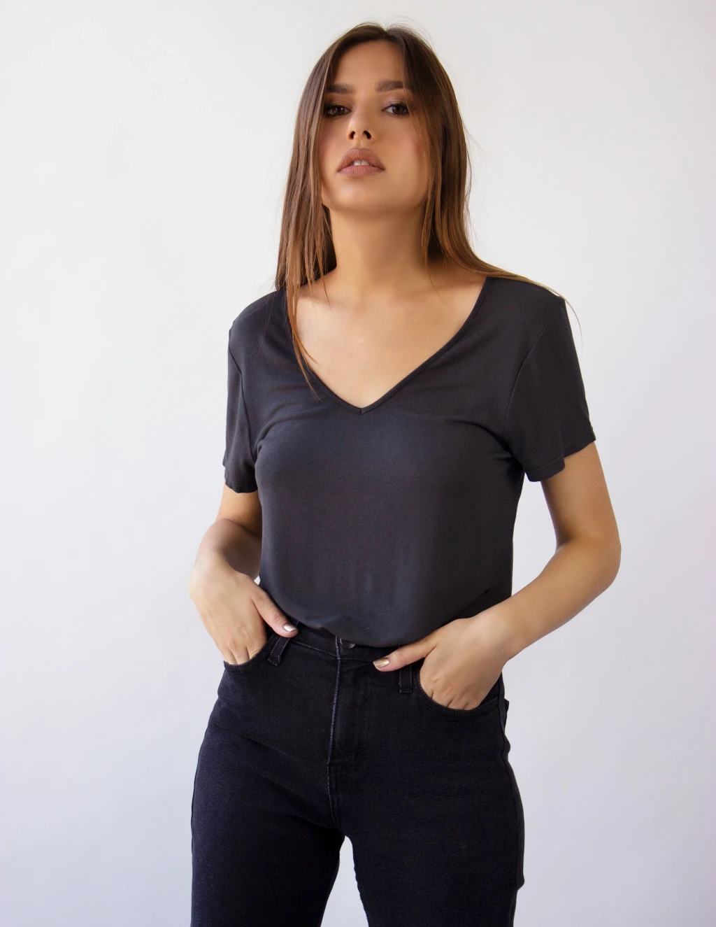 LEDA V-NECK TEE- SHADOW, from Fakemovement