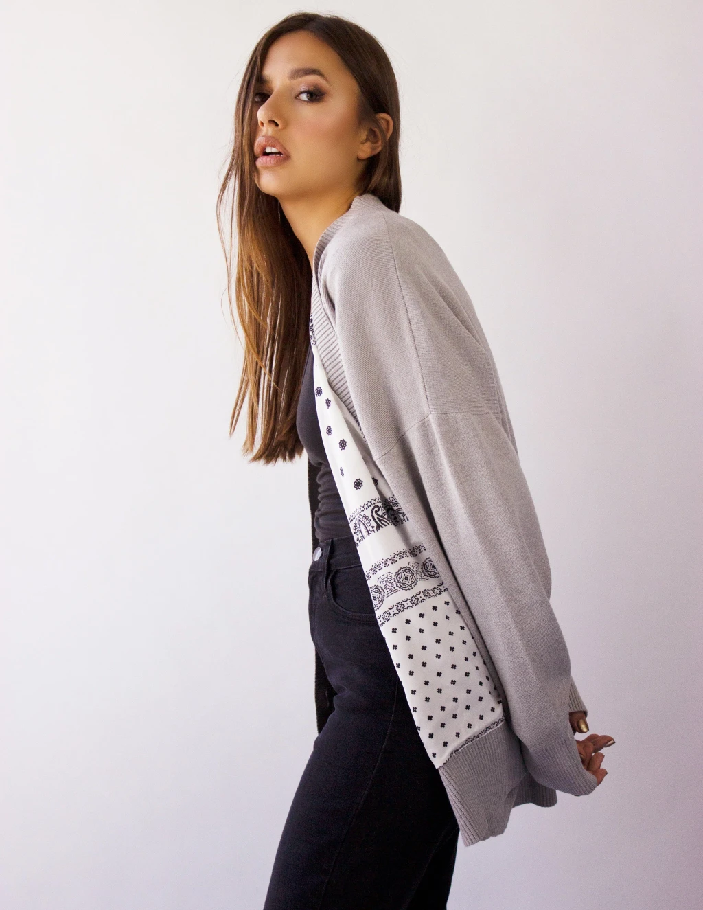 CHARA CARDIGAN- CLOUD GRAY, from Fakemovement