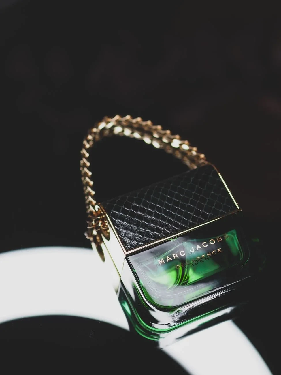 Chain and Surface, from Perfume: An Argument in a Bottle