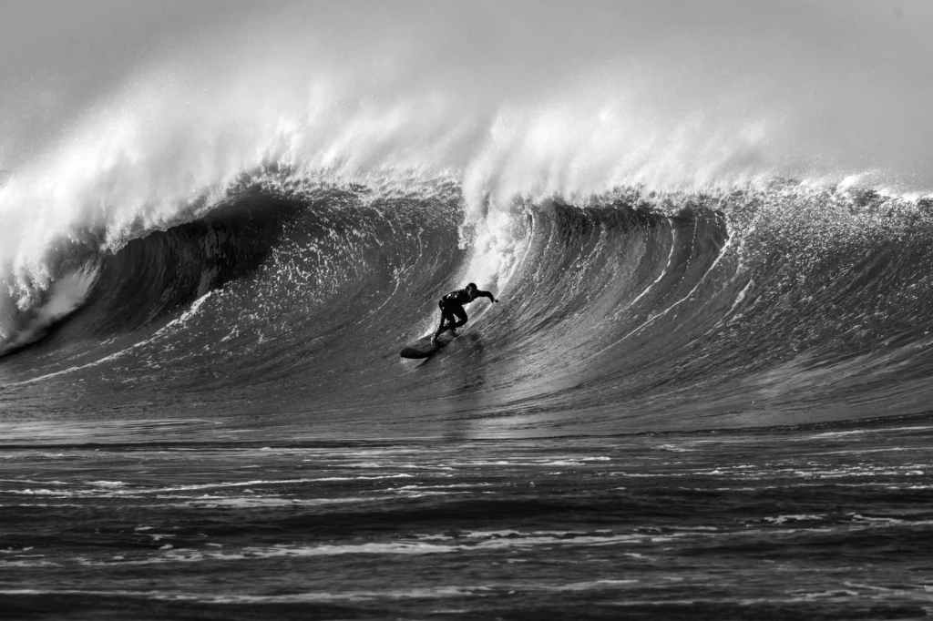 Black and White Motion, from Surfing
