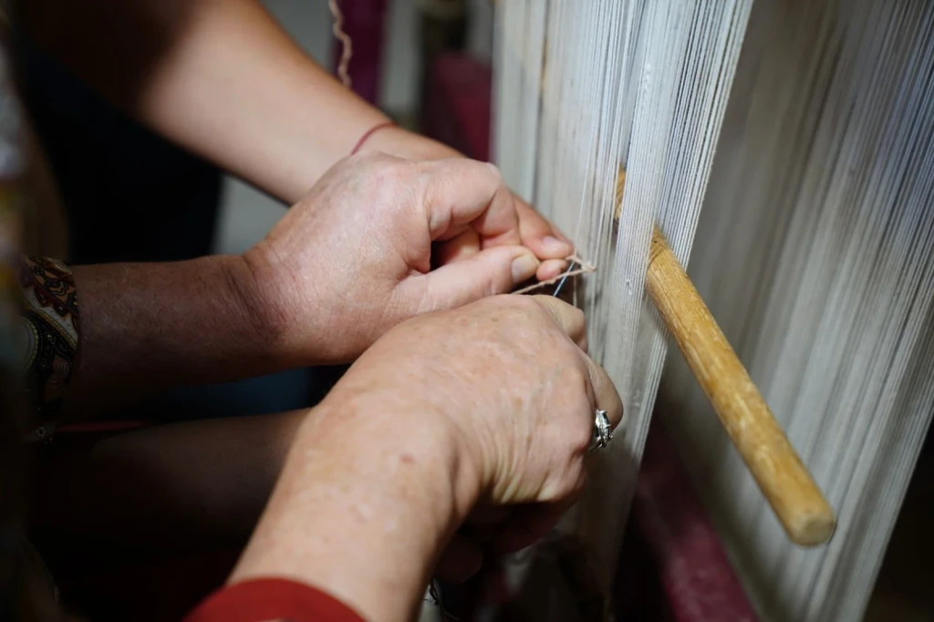 Interlacing Motion, from Weaving: The Interlacing That Clothed the World