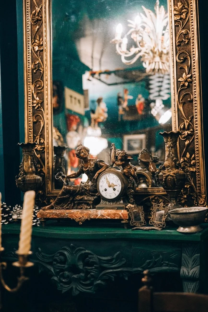 Time and Reflection, from What Mirrors Did to the Self